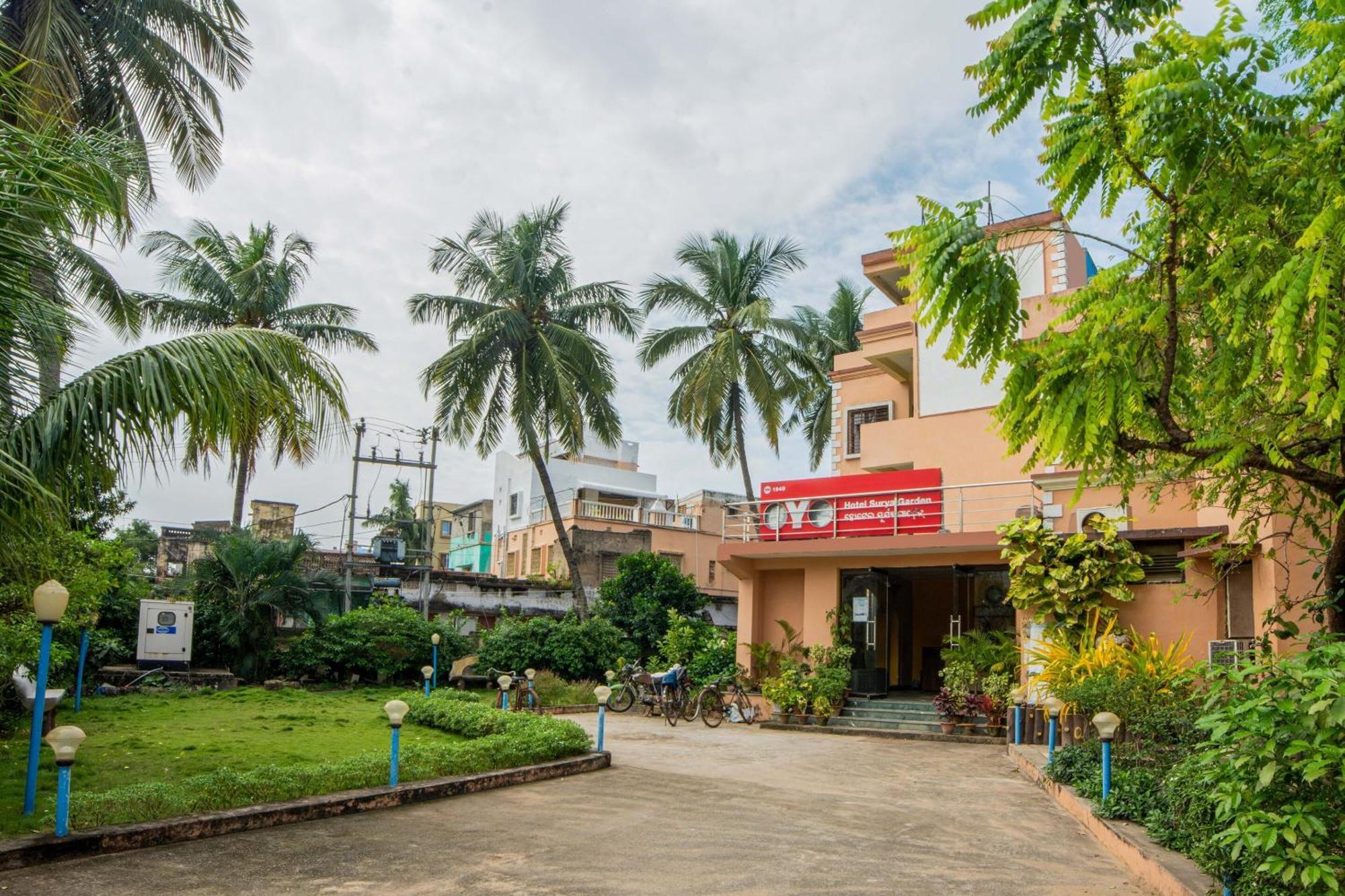 OYO 1949 Hotel Surya Garden Puri Exterior foto