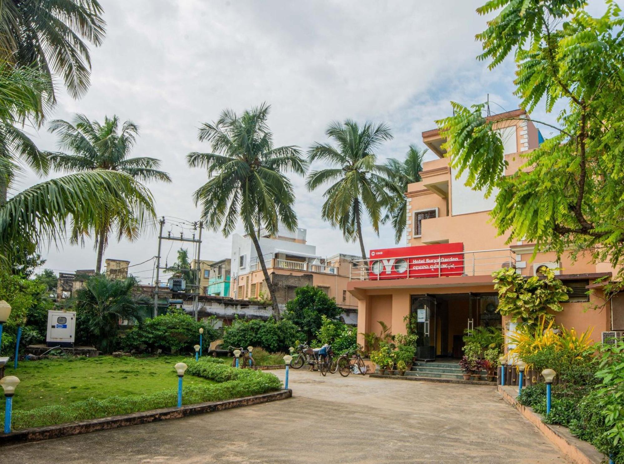 OYO 1949 Hotel Surya Garden Puri Exterior foto